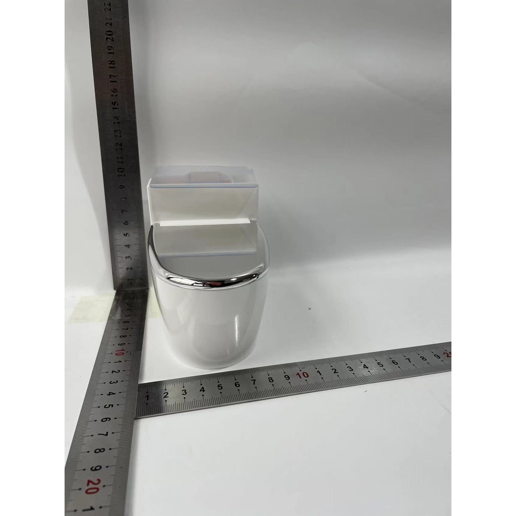 Scrumiera creativa Flippy, Forma de Toaleta, Capac Argintiu, Material ABS si Otel Inoxidabil, 12.5 x 9.8 x 8.4 cm,