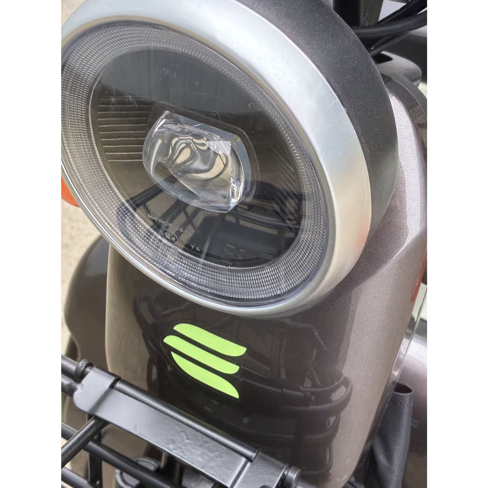 Triciclu Electric V6, Saige, Fara Permis, cu Doua Locuri, Motor 1800W, Baterie 72V24Ah, Autonomie 60km, 220x88x105 cm,