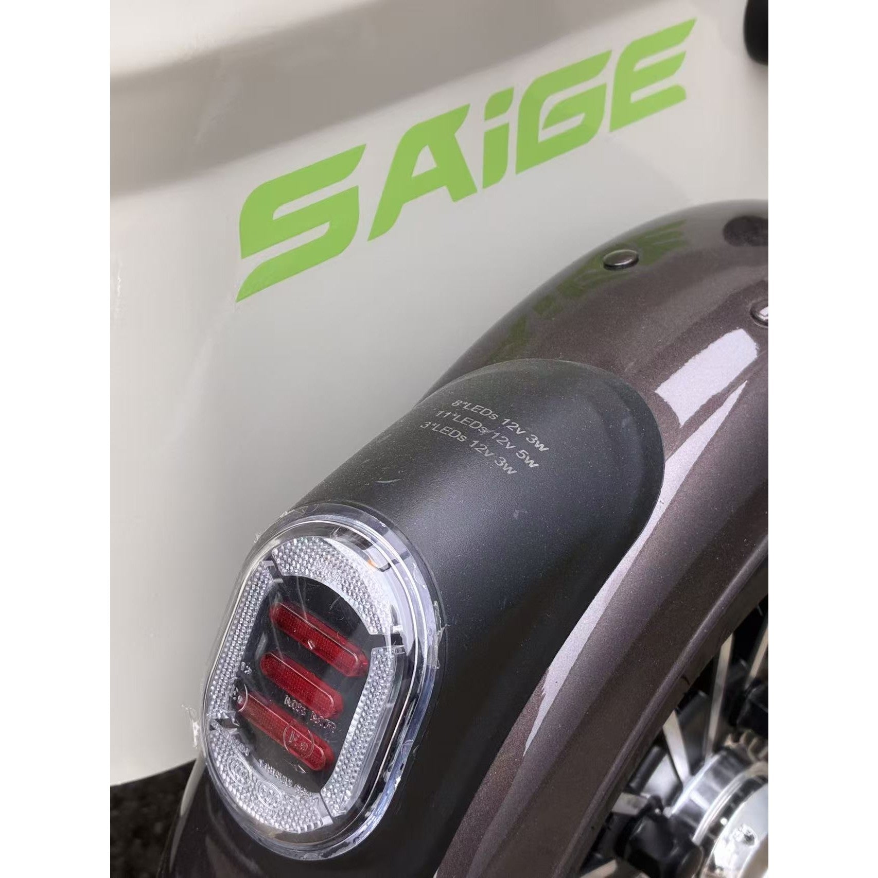 Triciclu Electric V6, Saige, Fara Permis, cu Doua Locuri, Motor 1800W, Baterie 72V24Ah, Autonomie 60km, 220x88x105 cm,