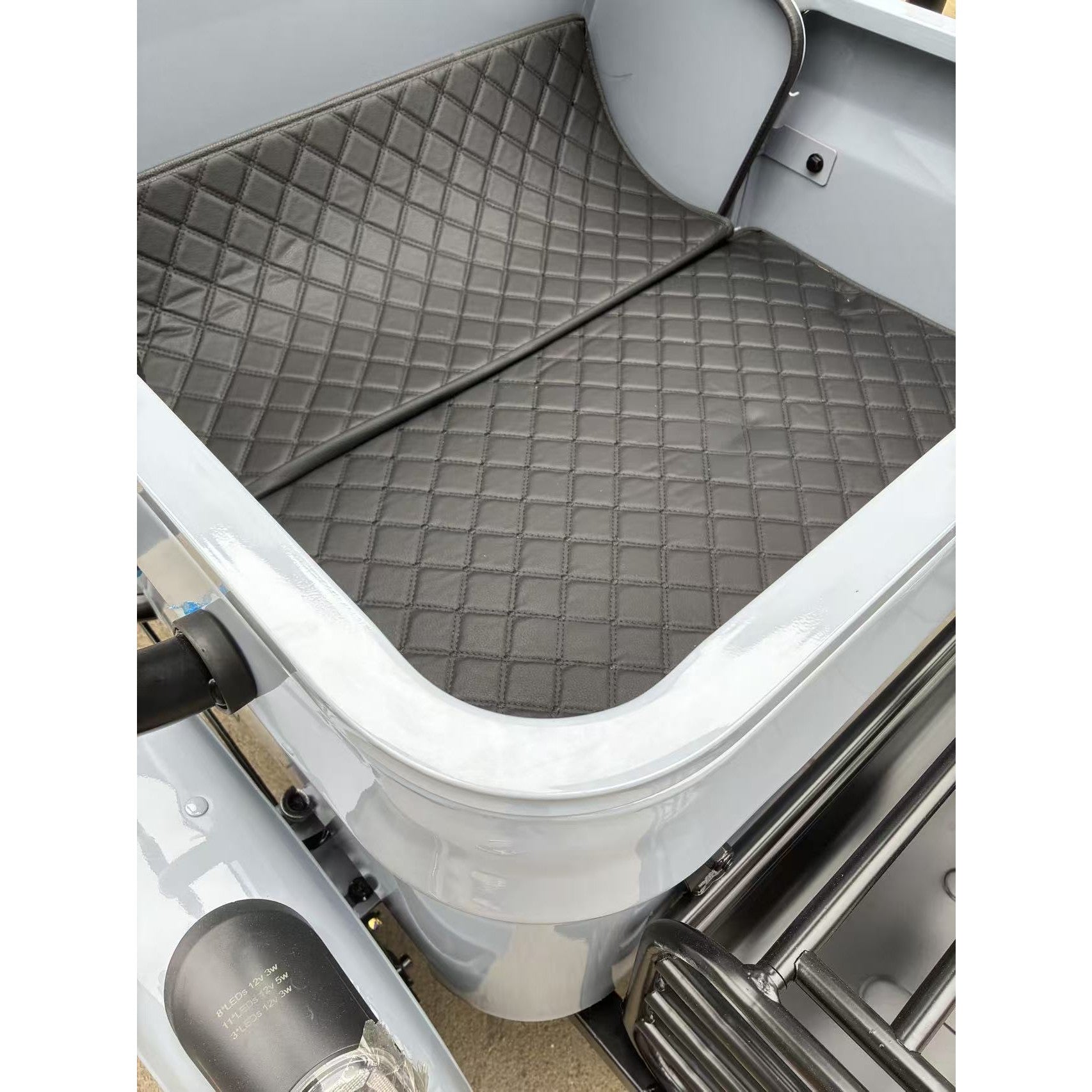 Triciclu Electric V6, Saige, Fara Permis, cu Doua Locuri, Motor 1800W, Baterie 72V24Ah, Autonomie 60km, 220x88x105 cm,