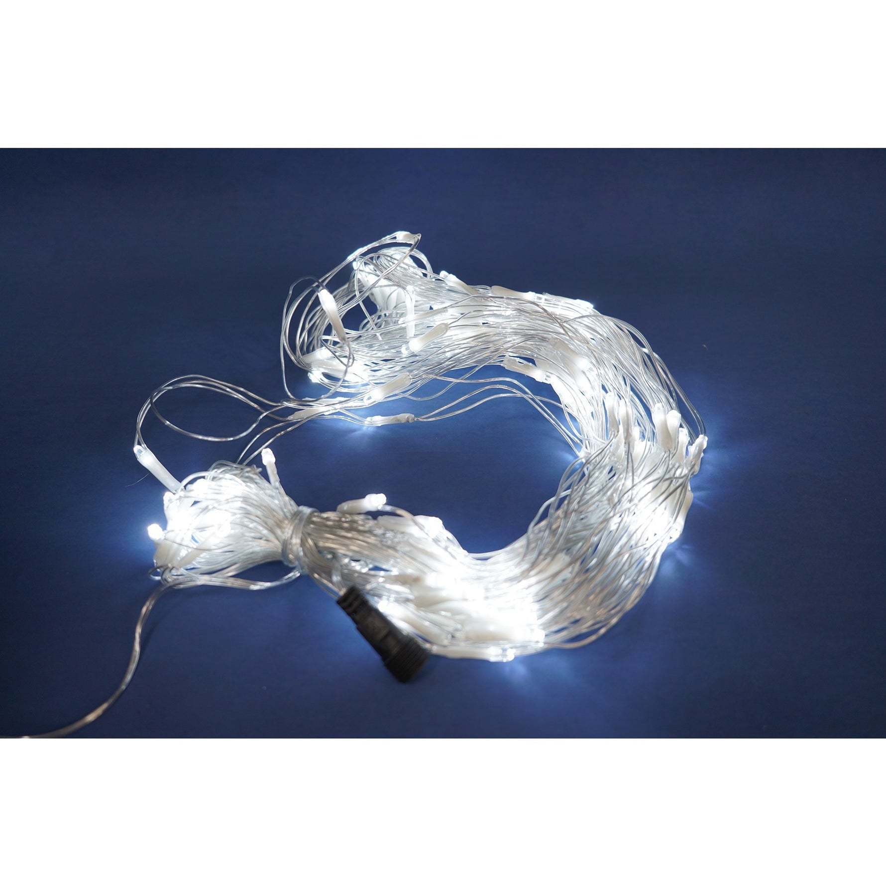 Sectiune Instalatie de Craciun Flippy, Tip Plasa, 320 LED-uri, 3 m x 3 m, 8 jocuri de lumini, Interconectabila, Fir