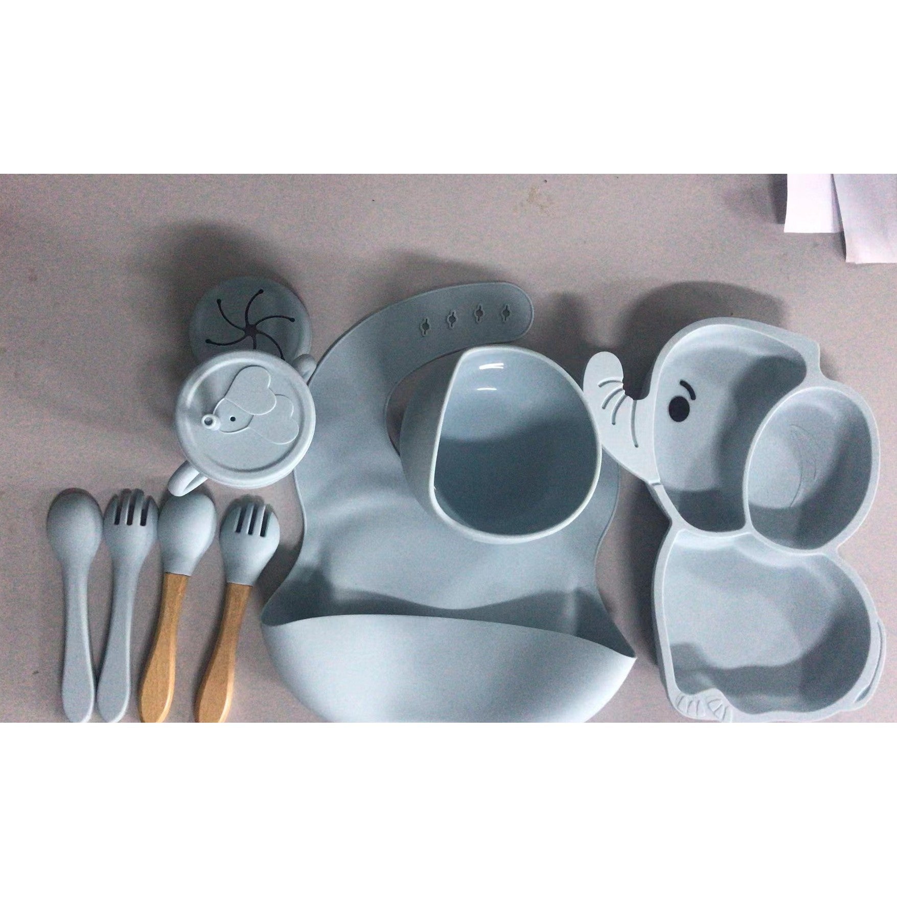 Set 10 Piese Servire Masa. Flippy, pentru Bebelusi si Copii, din Silicon/Lemn, cu Ventuze Anti-alunecare, fara