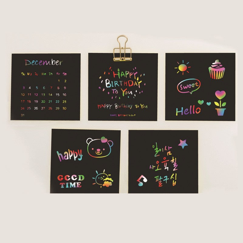 Set 100 de Planse Razuibile, Flippy, din Hartie Curcubeu, 2 Creioane din Bambus + 2 Sabloane, +3 Ani, 8.5 x 8.5 cm,