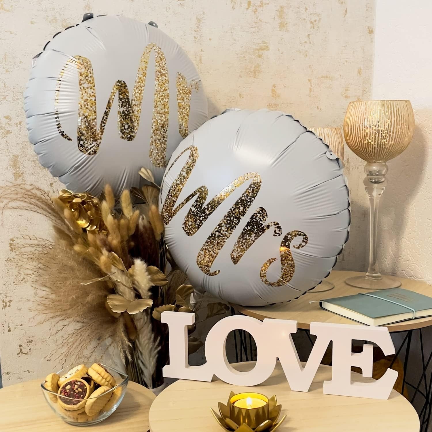 Set 12 Baloane din Folie Metalizata si din Latex, Flippy, Model Mr Mrs, Tema Nunta, Baloane Party cu Confetti, 45 cm,