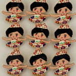Set 12 Brose Martisor pentru Copii, Jolie, Model Fetita cu Coronita, cu Mesaj Drag de Romania, Multicolor