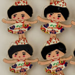 Set 12 Brose Martisor pentru Copii, Jolie, Model Fetita cu Coronita, cu Mesaj Drag de Romania, Multicolor