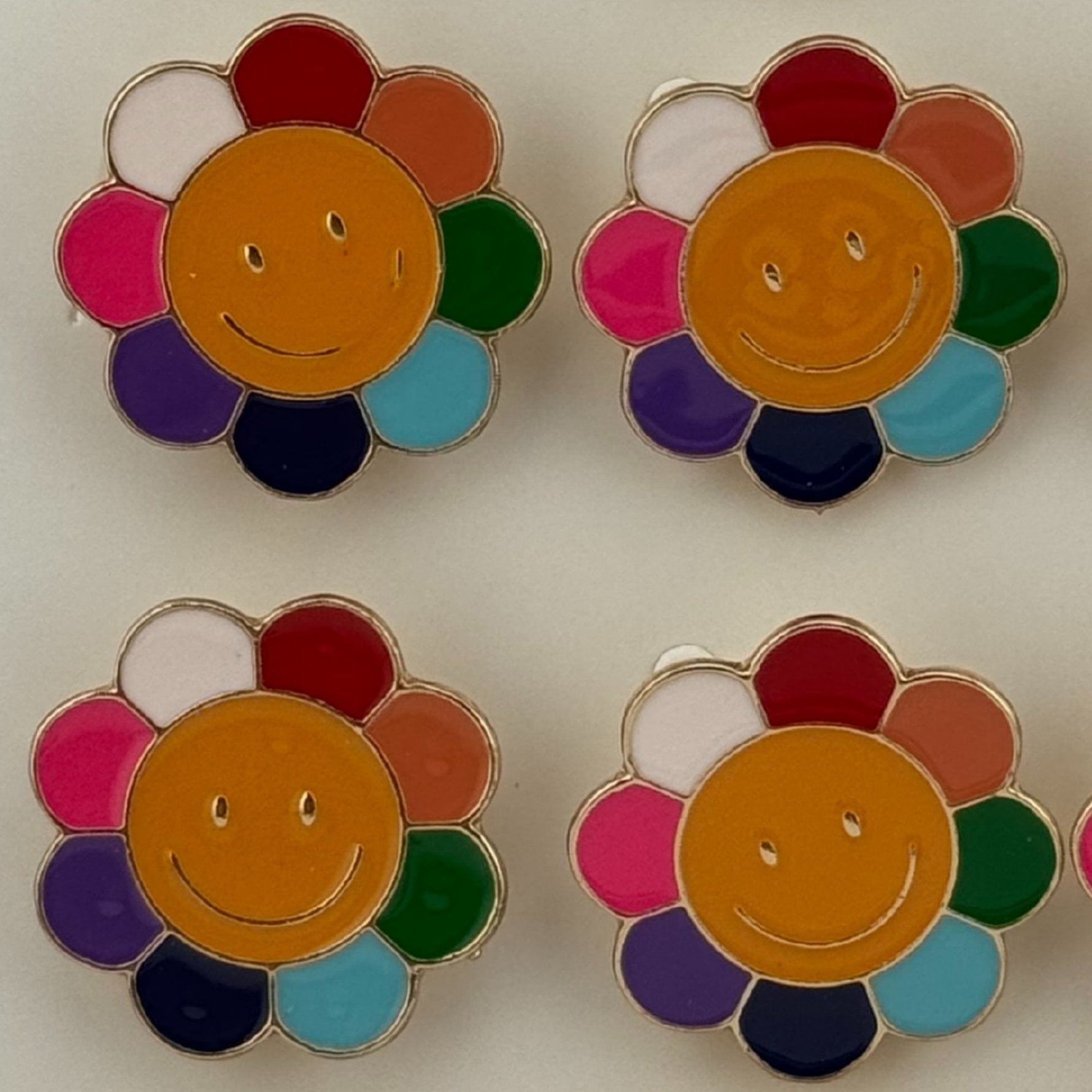 Set 12 Brose Martisor pentru Copii, Jolie, Model Floare care Zambeste, Multicolor