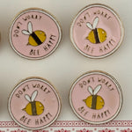 Set 12 Brose Martisor pentru Copii, Jolie, Model Albinuta, cu Mesaj Don`t Worry Bee Happy, Roz Galben
