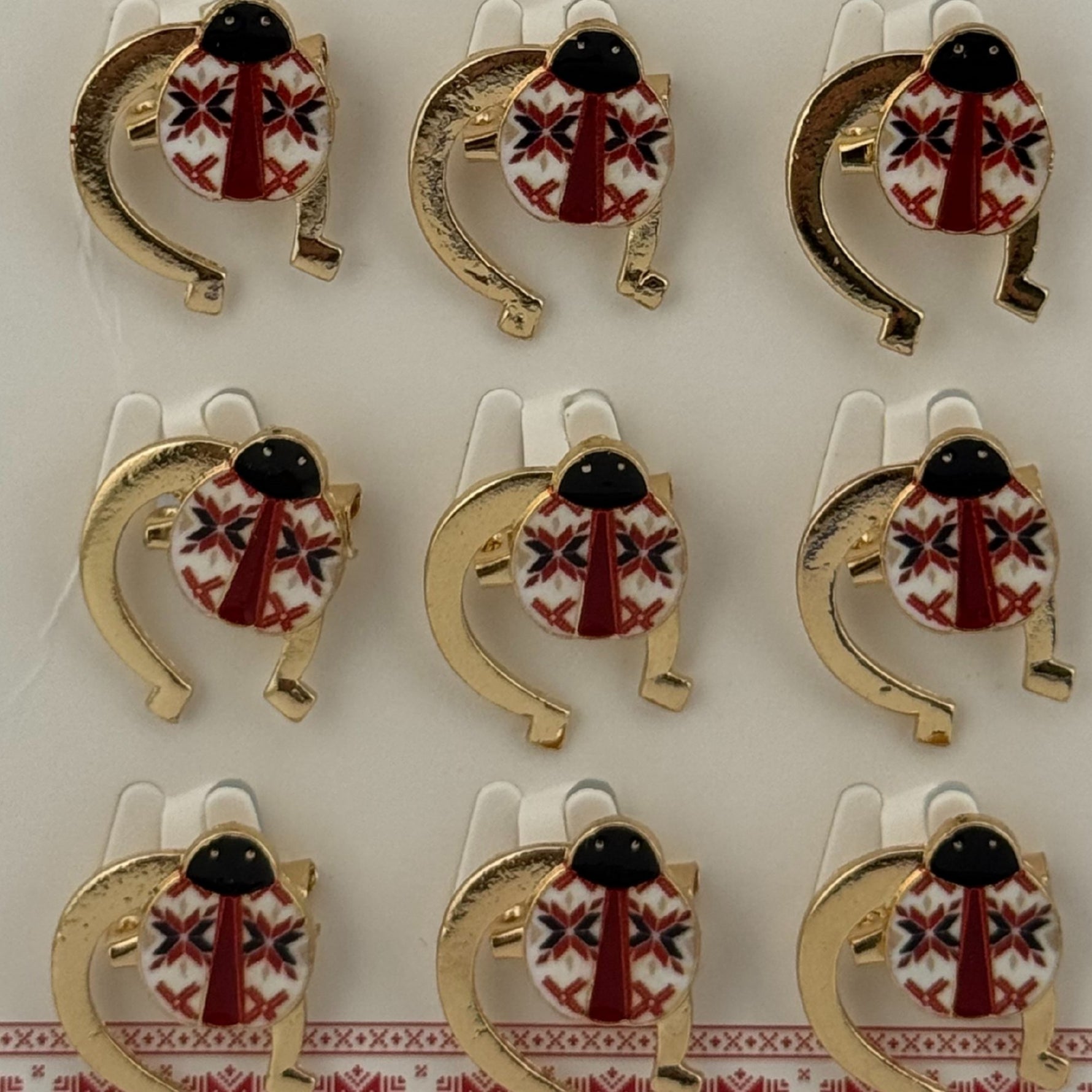 Set 12 Brose Martisor Primavara, Jolie, Model Buburuza cu Motiv Traditional in Potcoava