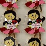 Set 12 Brose Martisor Primavara, Jolie, Model Fata, Mesaj Primavara Incepe cu Tine, Multicolor