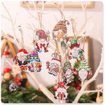 Set 18 Decoratiuni de Craciun din Lemn, Flippy, cu Snur pentru Agatare in Brad, Model Gnomi, Diferite Dimensiuni,