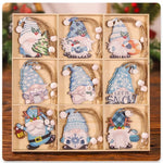 Set 18 Decoratiuni de Craciun din Lemn, Flippy, cu Snur pentru Agatare in Brad, Model Gnomi, Diferite Dimensiuni,