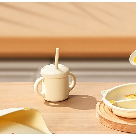 Set 2 Piese Hranire Bebelusi si Copii, Flippy, Cana cu Capac si Pai, din Silicon, fara BPA, de la 12 Luni, Model