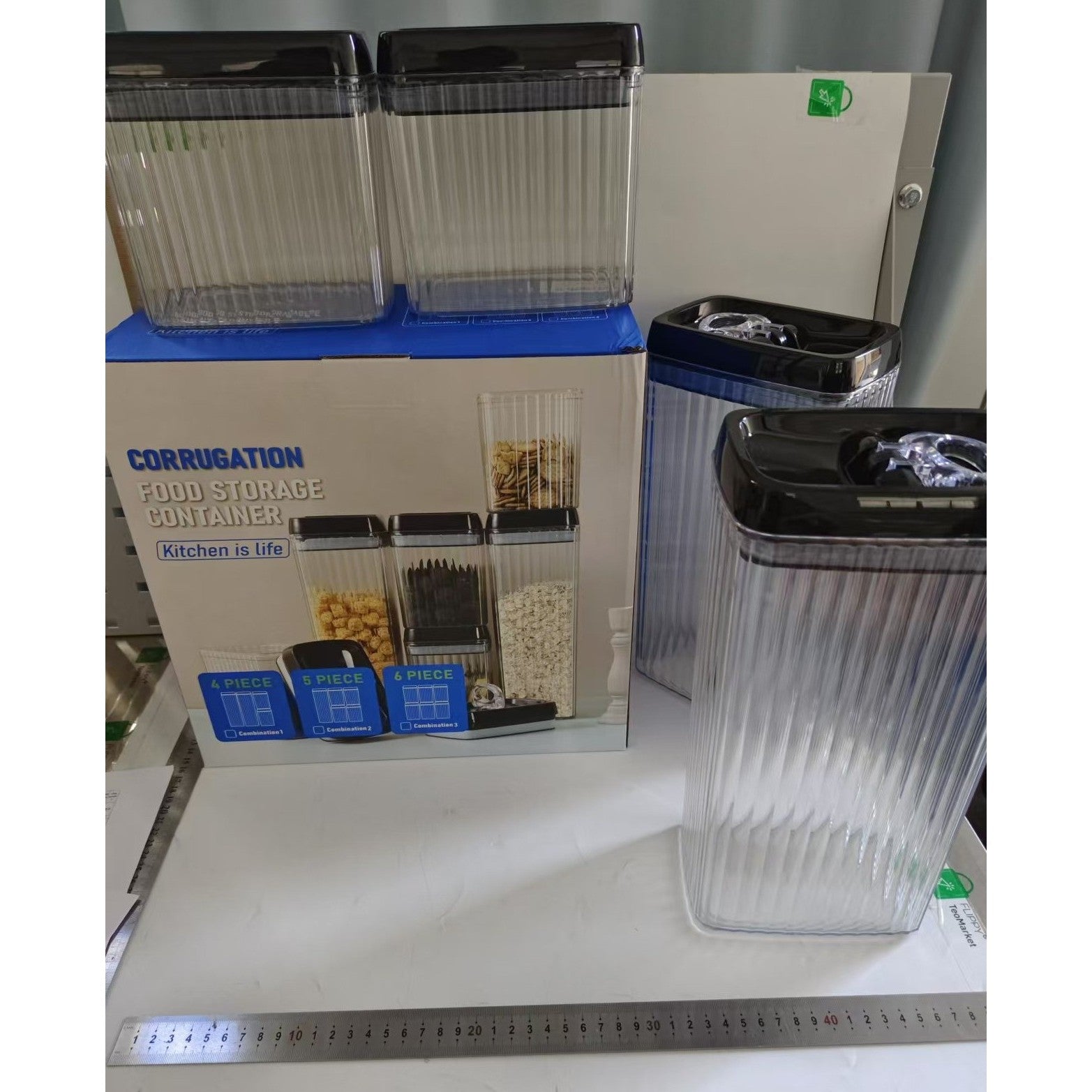 Set 4 Recipiente din Plastic, Flippy, pentru Alimente/Obiecte, Inchidere Ermetica, Textura Ondulata, 2 x 1.5l, 2 x 3.3
