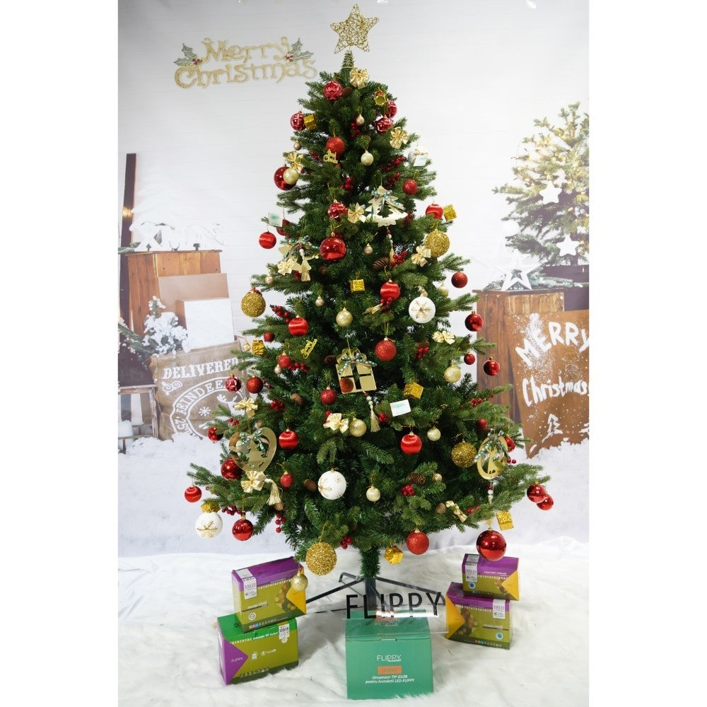 Set brad artificial de Craciun si elemente decorative, decorat cu conuri pin rosii, inaltime 210 cm, diametru 137 cm,