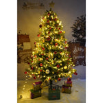 Set brad artificial de Craciun si elemente decorative, decorat cu conuri pin rosii, inaltime 210 cm, diametru 137 cm,