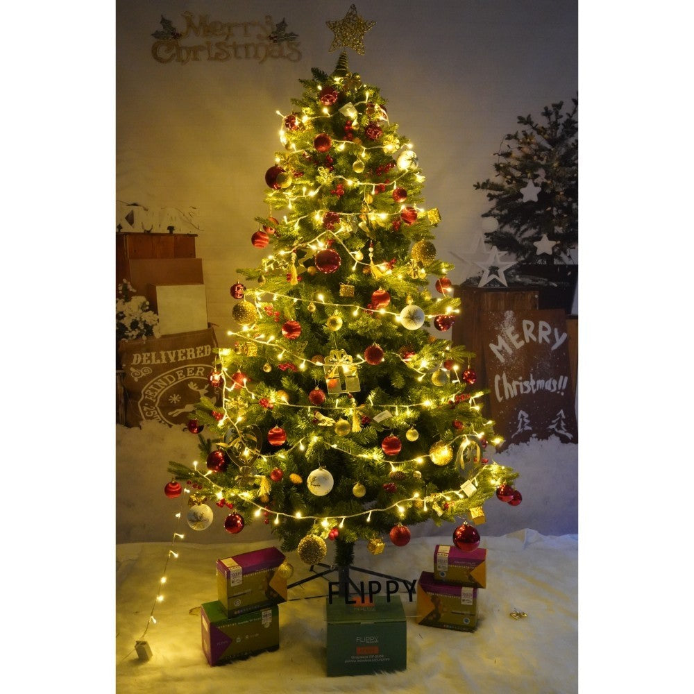 Set brad artificial de Craciun si elemente decorative, decorat cu conuri pin rosii, inaltime 210 cm, diametru 137 cm,