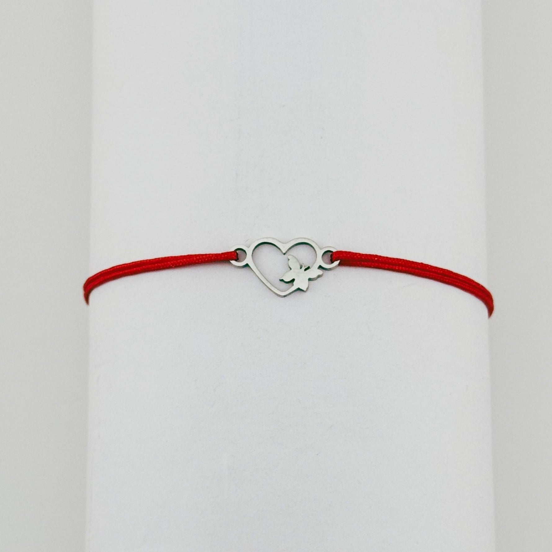 Bratara Martisor pentru Dama, Jolie, Model Inima cu Fluture, Set 12 bucati, Pandativ Argintiu din Inox cu Snur Rosu