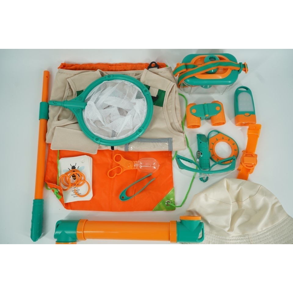 Set camping micutul explorator pentru exterior, 3 accesorii vestimentare, 9 ustensile de joaca, 8 carti educative cu