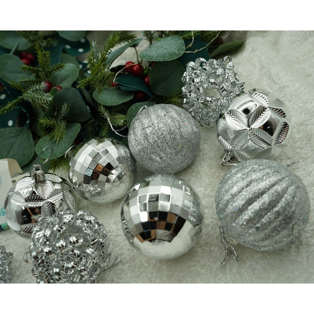 Set de 12 ornamente de brad, Flippy, de tip Glob, Argintiu, din plastic, cu finisaj sclipitor , cutie 6 cm adancime x