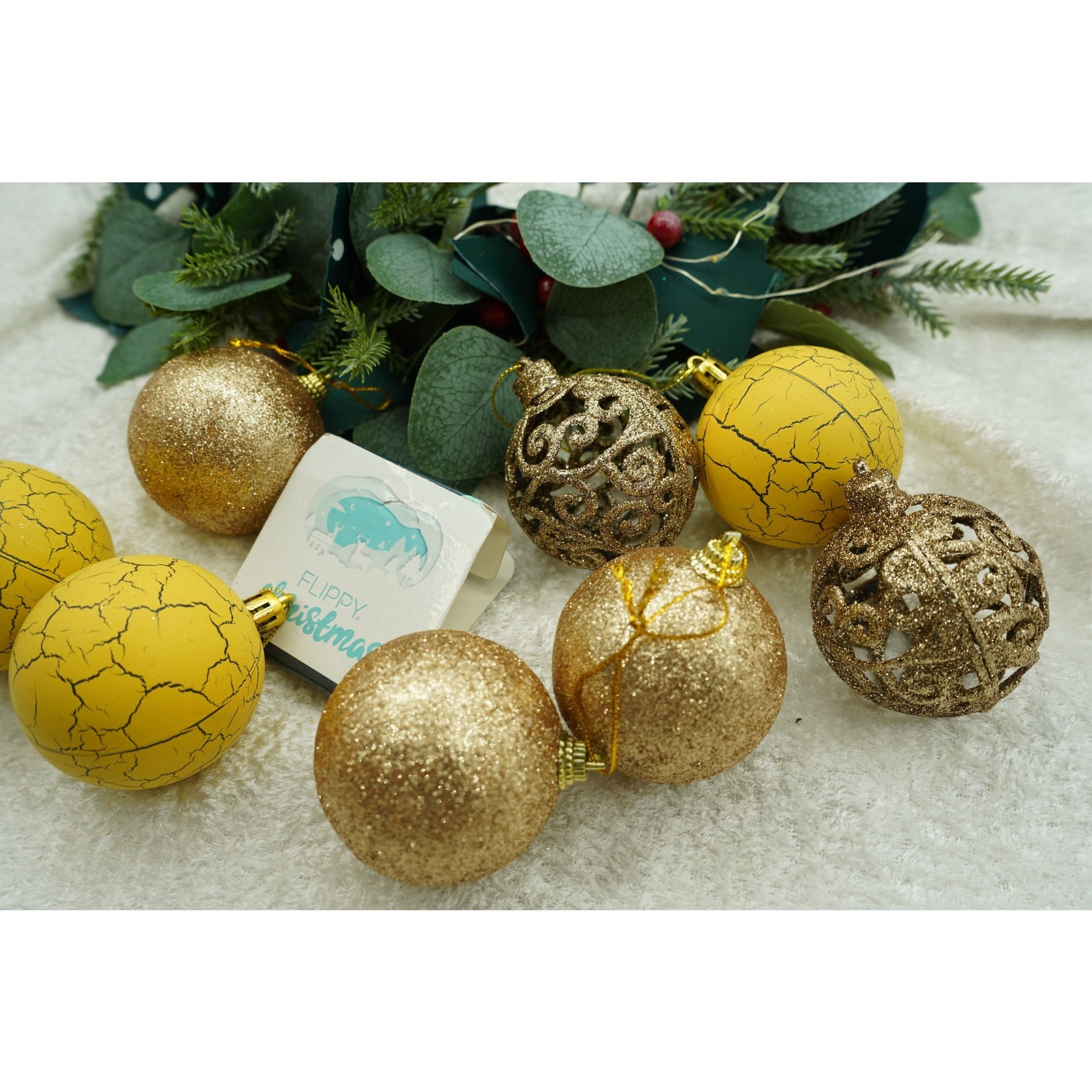 Set de 12 ornamente de brad, Flippy, de tip Glob, Auriu/ Galben, din plastic, cu finisaj sclipitor , cutie 6 cm