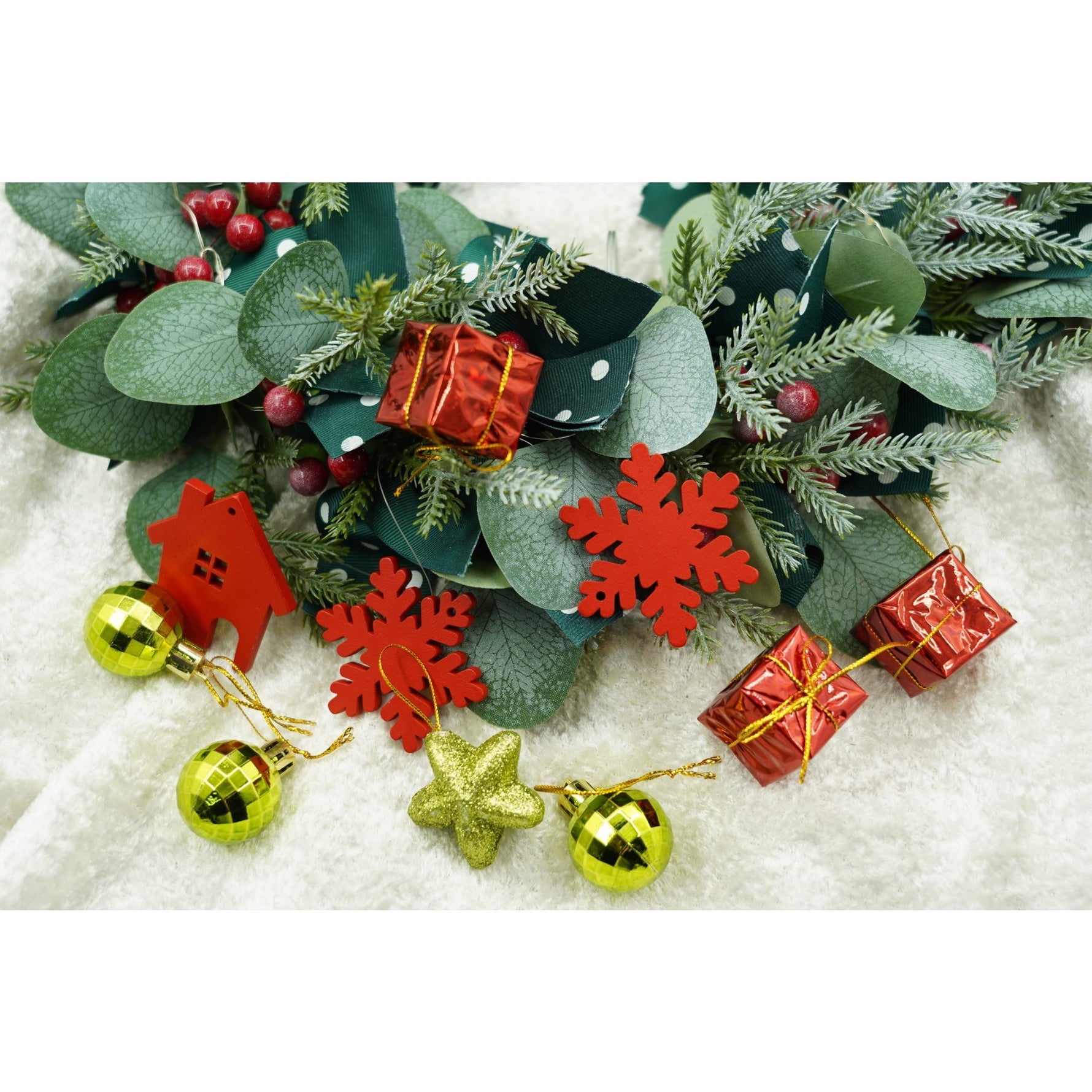 Set de 24 ornamente de brad, Flippy, de tip Glob, Rosu/ Auriu, din polistiren, cu finisaj sclipitor , cutie 3 cm