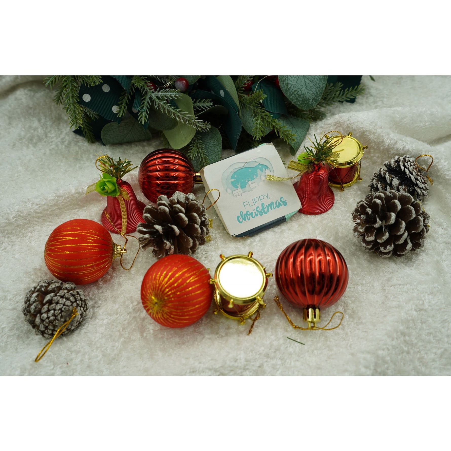 Set de 24 ornamente de brad, Flippy, de tip Glob, Rosu/ Maro, din polistiren, cu finisaj sclipitor , cutie 5 cm