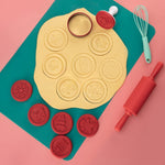 Set 6 stampile pentru prajituri Flippy, tematica de Craciun, din silicon alimentar non-toxic, taietor aluat inclus, 6