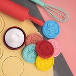 Set 6 stampile pentru prajituri Flippy, tematica de Craciun, din silicon alimentar non-toxic, taietor aluat inclus, 6