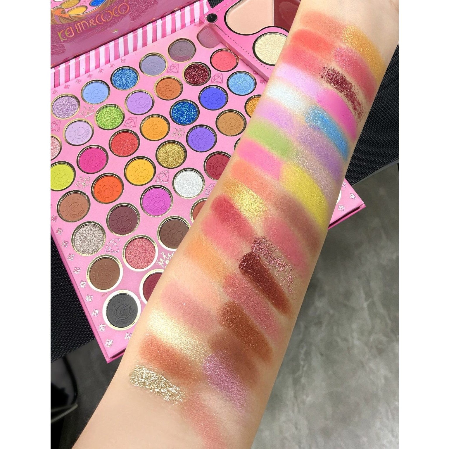 Trusa de Machiaj, KEVIN & COCO, Princess Palette. Fard de Pleoape, Iluminator, Corector, Ruj, 79 culori, 19.7 x 20 x 2