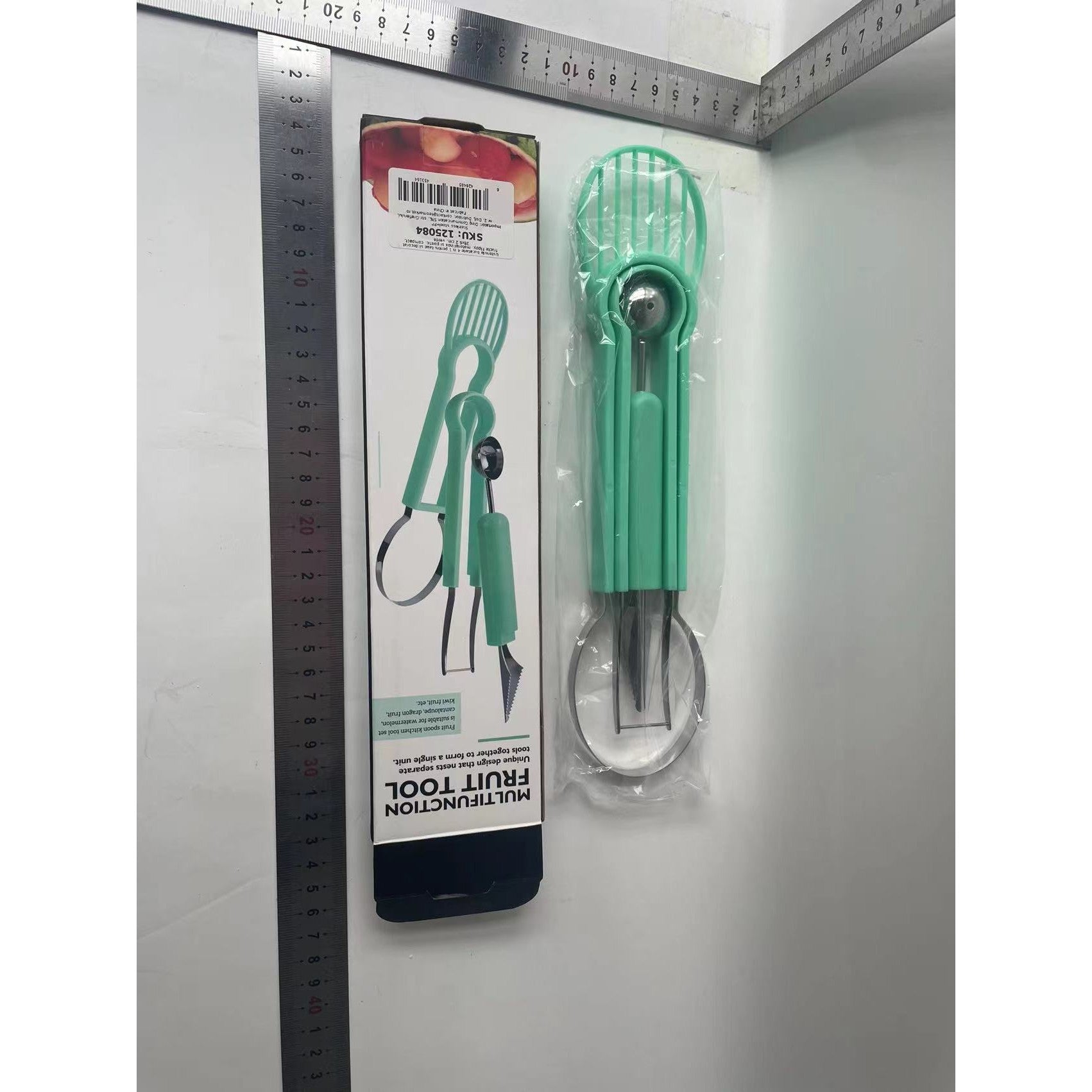 Ustensila bucatarie 4 in 1 pentru taiat si decorat fructe Flippy, material inox si plastic, compact, 28x6.2 cm, verde