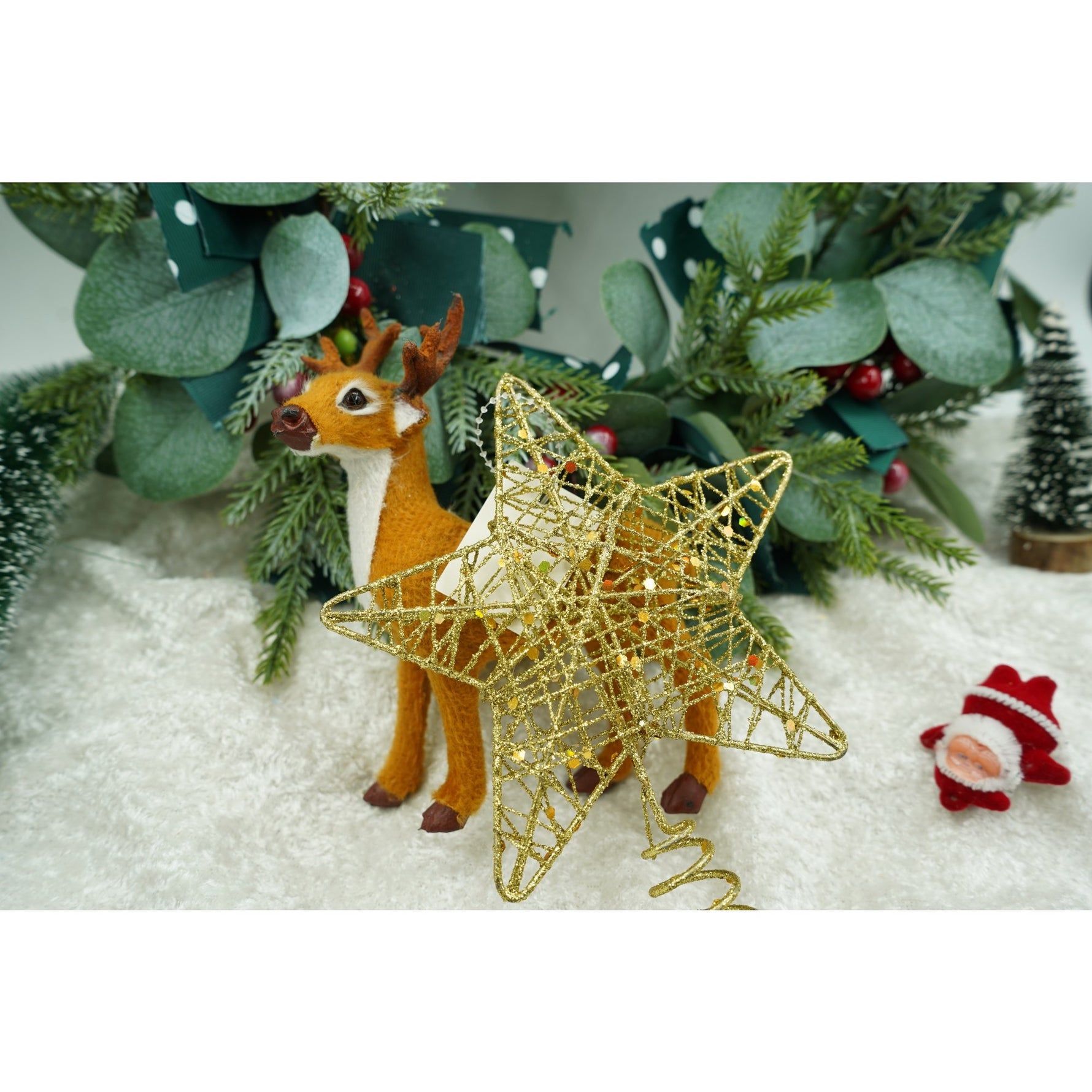 Varf decorativ de brad, Auriu, in forma de Stea, design cu paiete, din Plastic/Metal, 13 cm x 18 cm, diametru 4 cm,