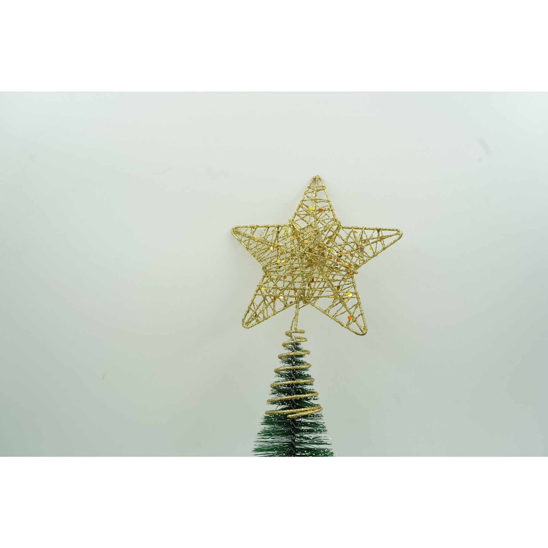 Varf decorativ de brad, Auriu, in forma de Stea, design cu paiete, din Plastic/Metal, 13 cm x 18 cm, diametru 4 cm,
