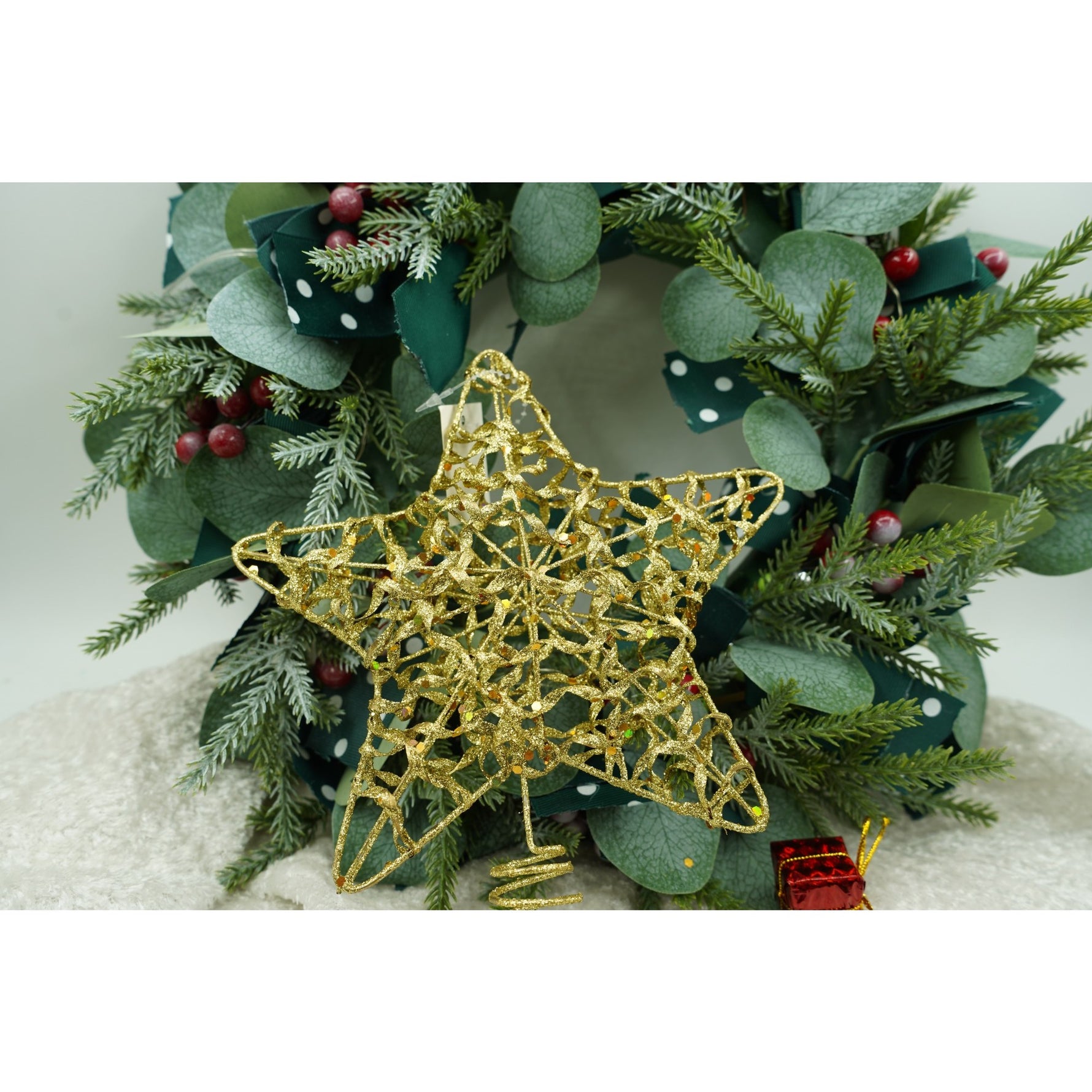 Varf decorativ de brad, Auriu, in forma de Stea, design cu paiete, din Plastic/Metal, 18 cm x 23 cm, Interior/Exterior,