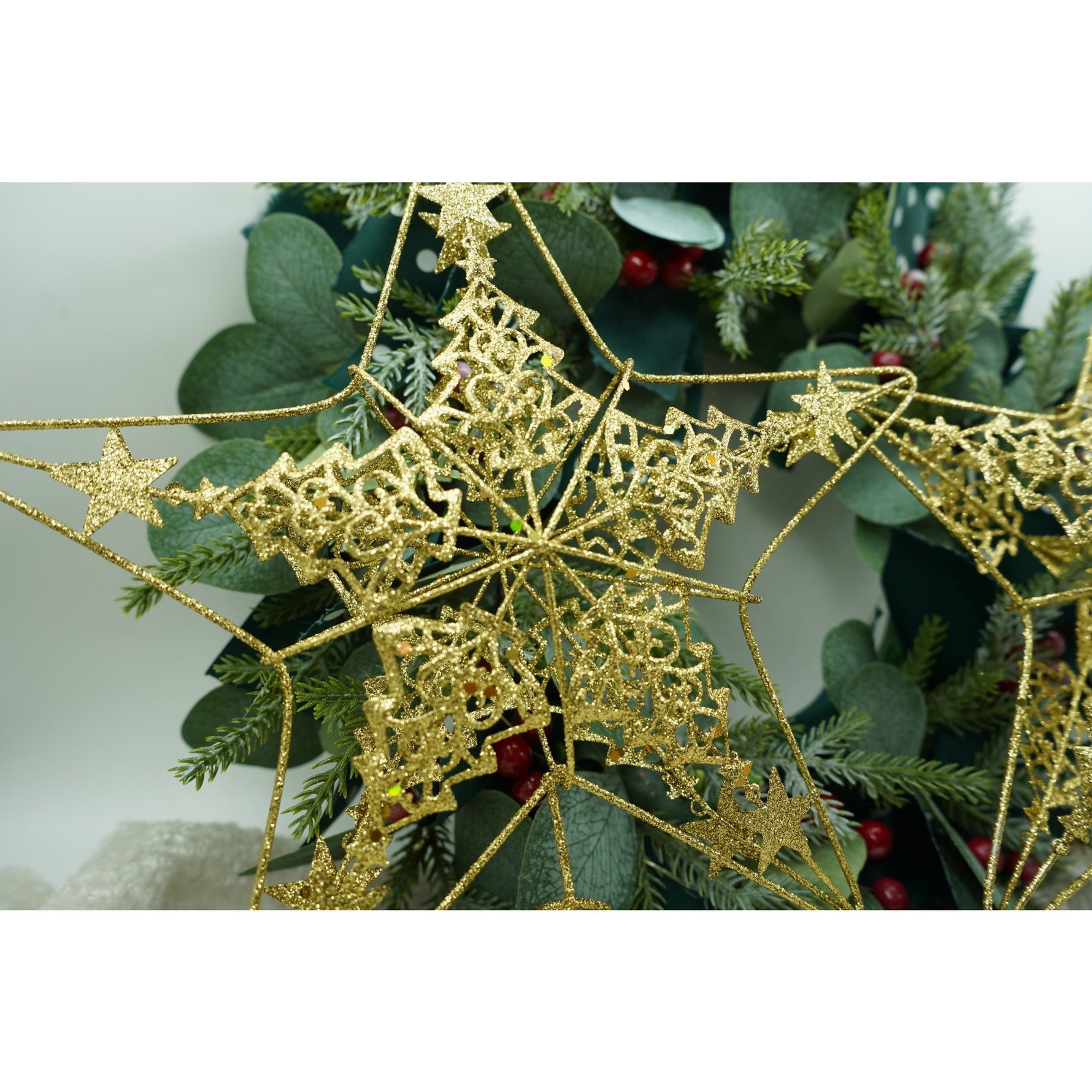 Varf decorativ de brad, Auriu, in forma de Stea, design de braduti, din Plastic/Metal, 24 cm x 27 cm,