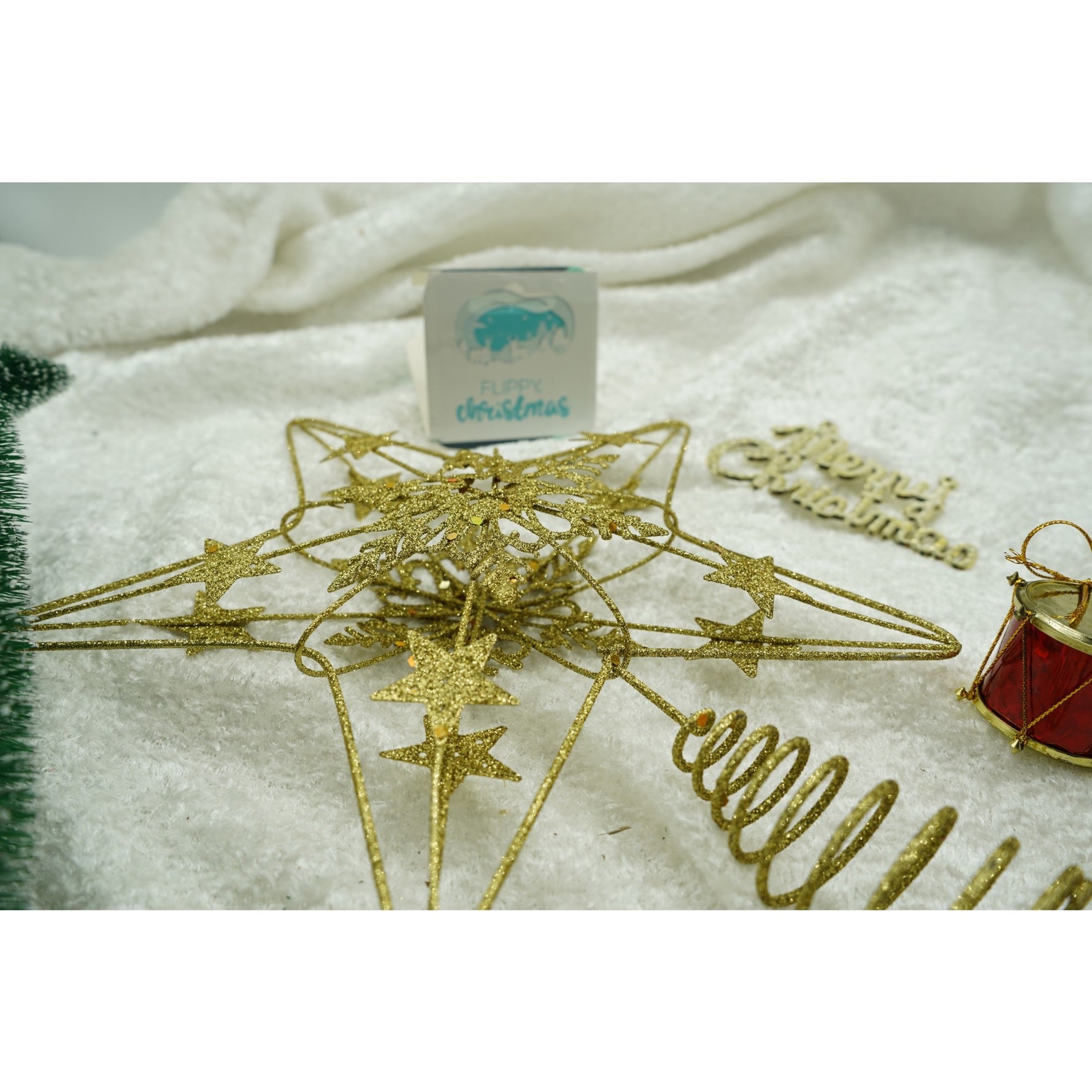 Varf decorativ de brad, Auriu, in forma de Stea, design de stele, din Plastic/Metal, 25 cm x 27 cm, Interior/Exterior,
